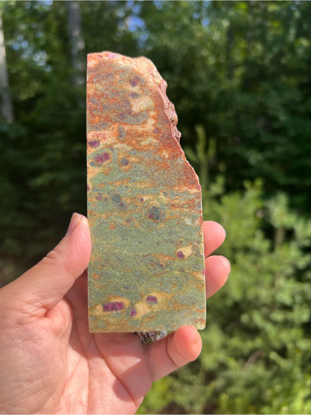 Ruby (3) in fuchsite slab with stand | crystal ~ strong uv